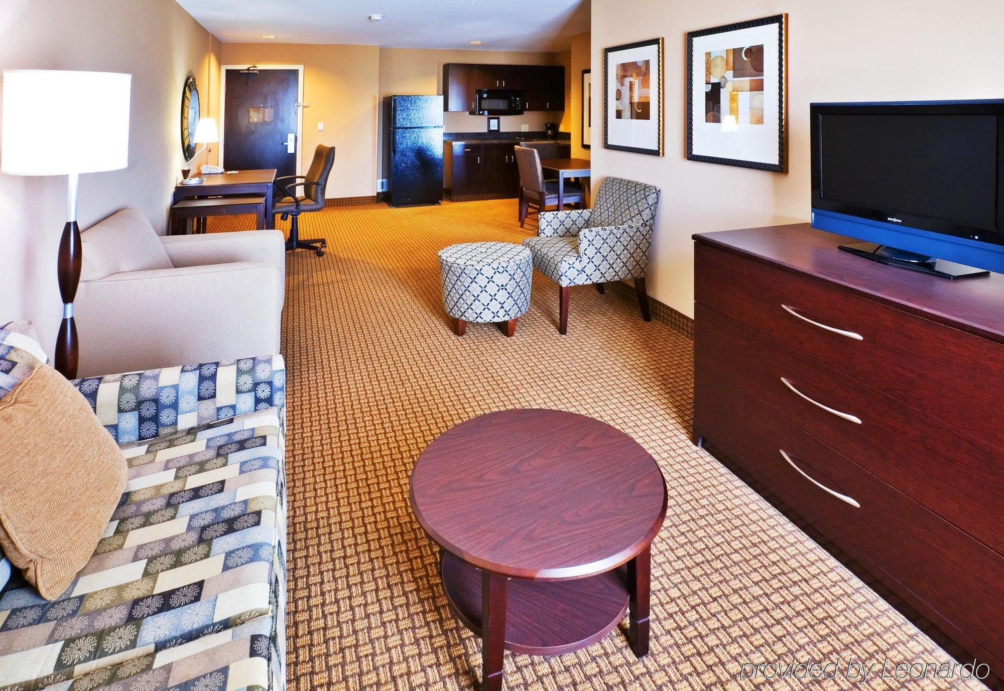 Springhill Suites By Marriott Denton Room photo