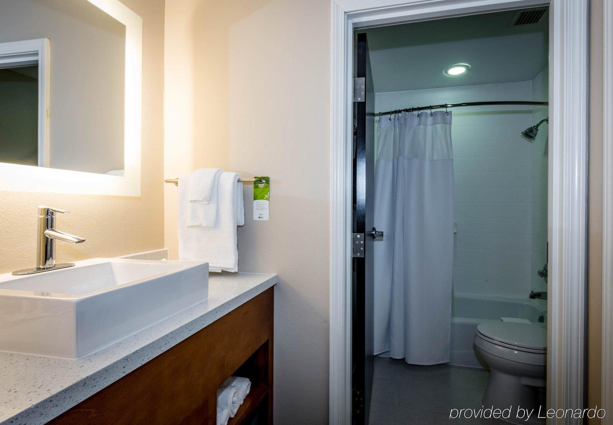 Springhill Suites By Marriott Denton Exterior photo