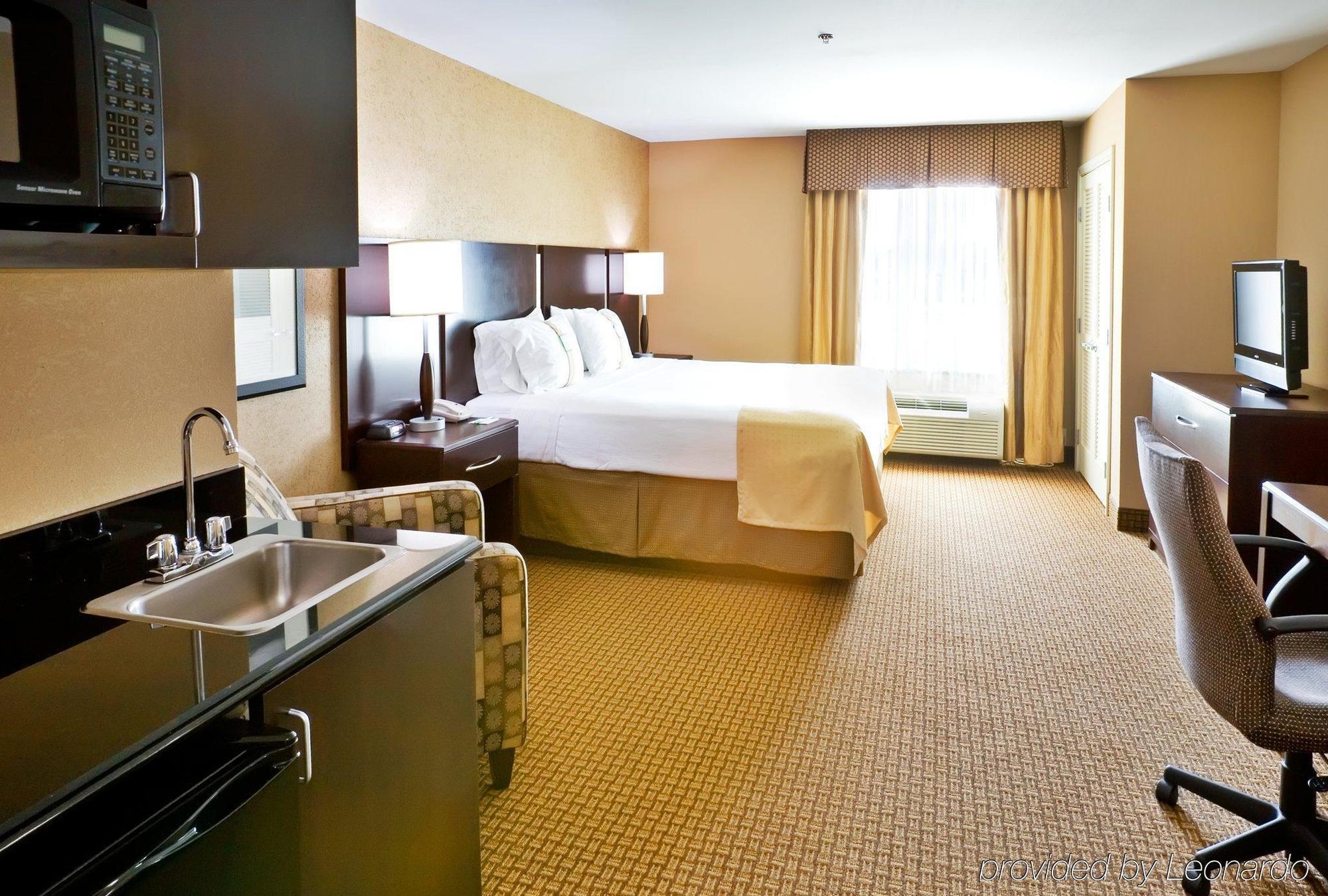 Springhill Suites By Marriott Denton Room photo